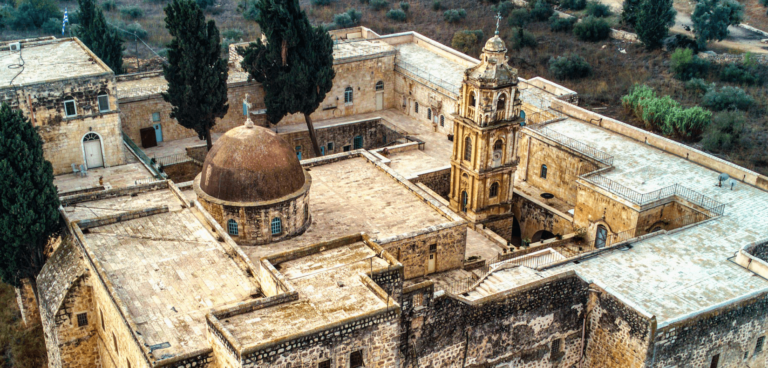 העץ הנדיר: סיור במנזר המצלבה