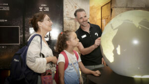 Museum Tour in English