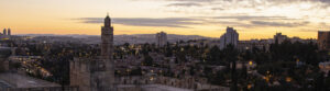שקיעה על הגגות