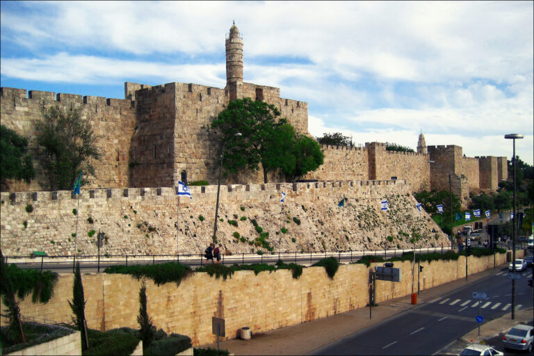עיר של טירוף ונביאים