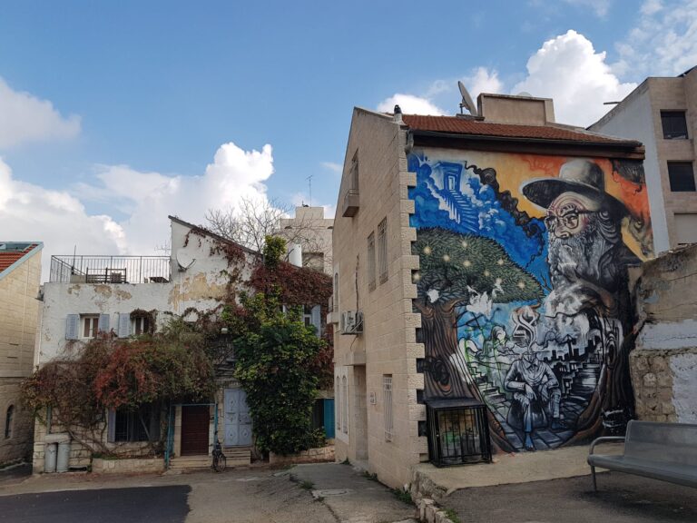 מחוץ למסגרת