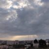 ירושלים, שמיים עם קרני שמש שחוצים את העננים
